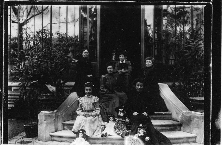 Faire revivre des photos anciennes #1 : La communiante de 1904