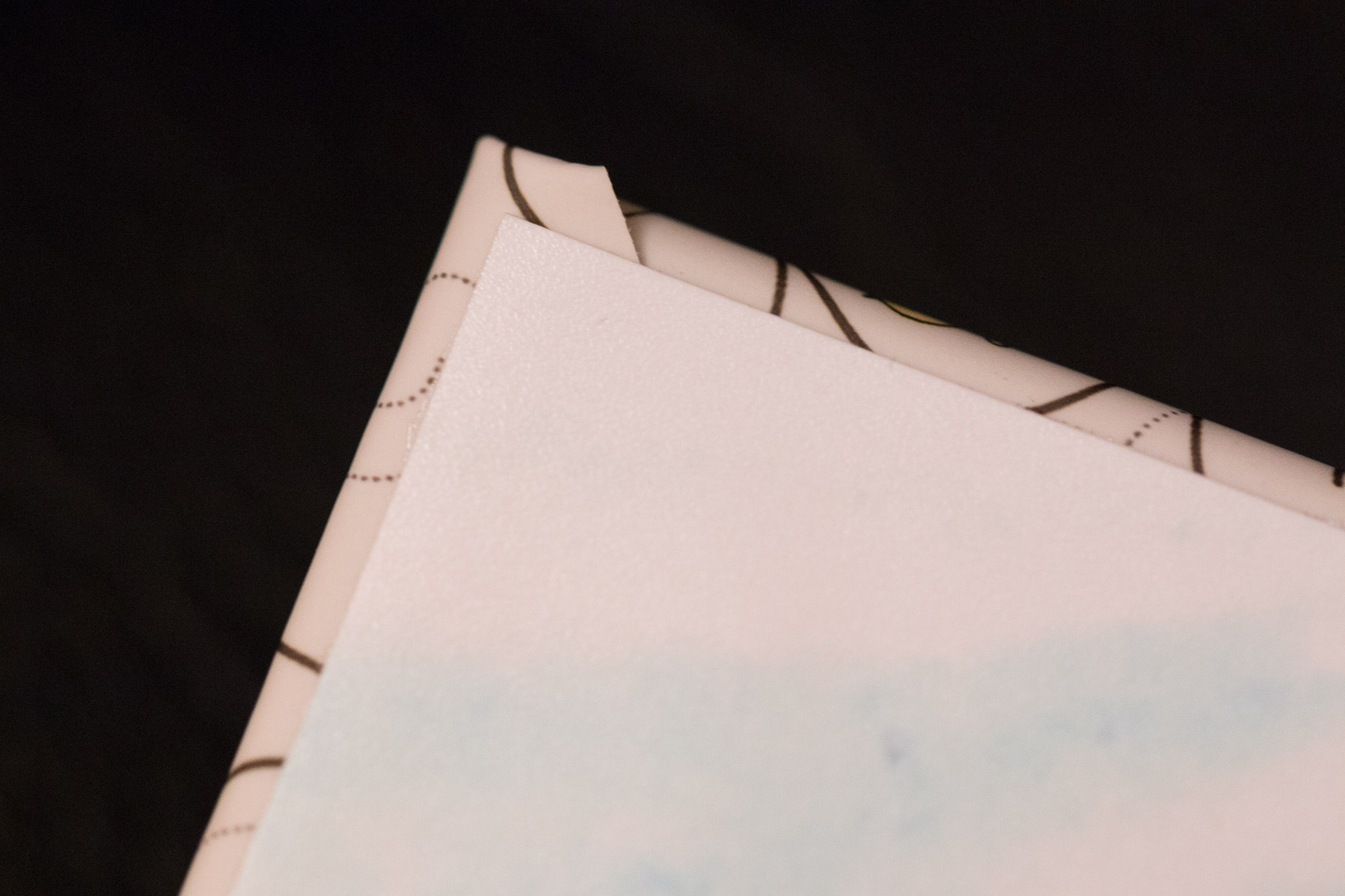 Papier photo directement collé à la couverture.
