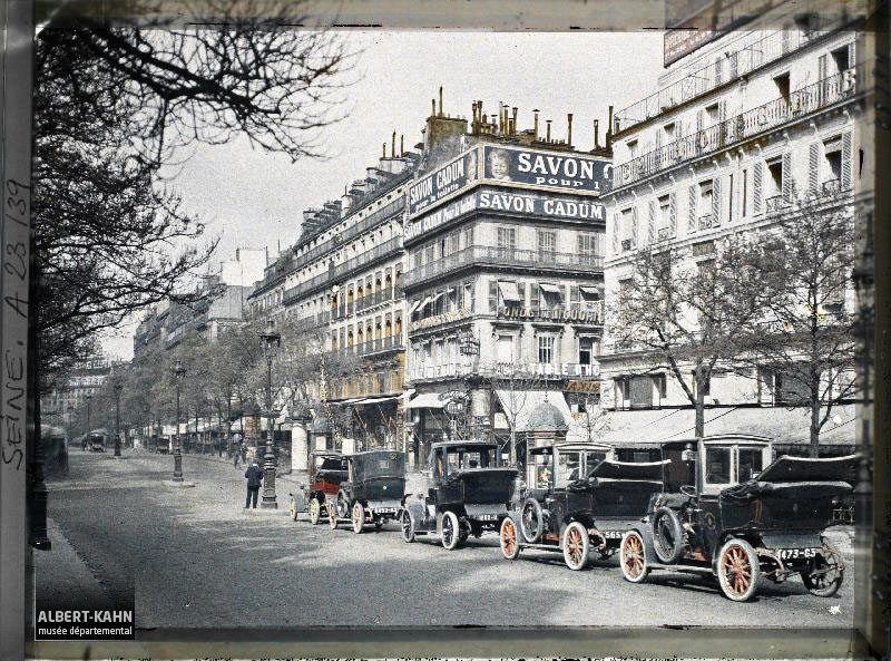 France, Paris, Bd Poissonnière à son carrefour avec le faub Montmartre