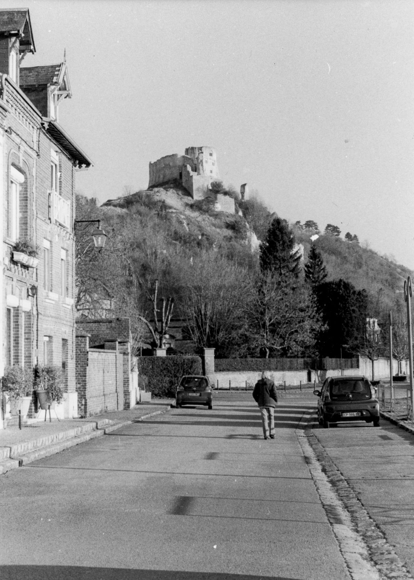 Les Andelys avec le chateau Gaillard dans le fond - Pentax MX + 50mm f1.7