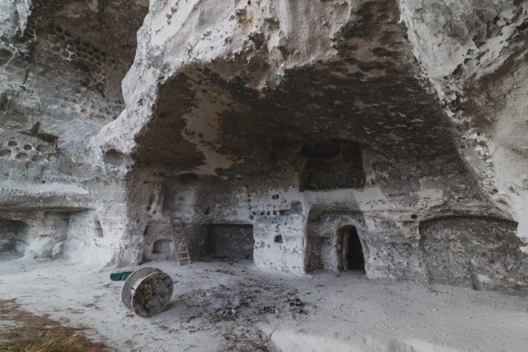 [Urbex] Habitats troglodytes : Lieux de vie et pigeonnier